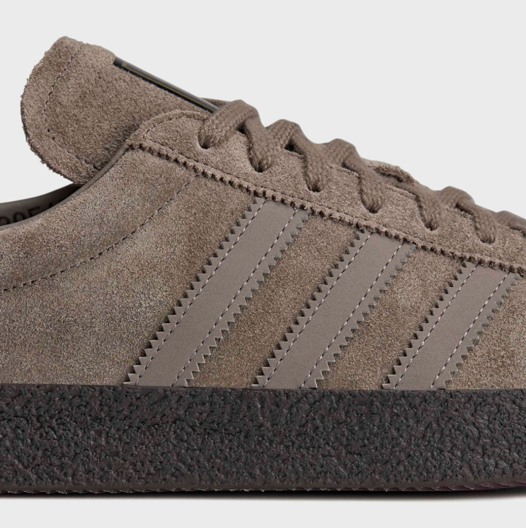 adidas Gazelle Low-Top Sneakers – Taupe & Black