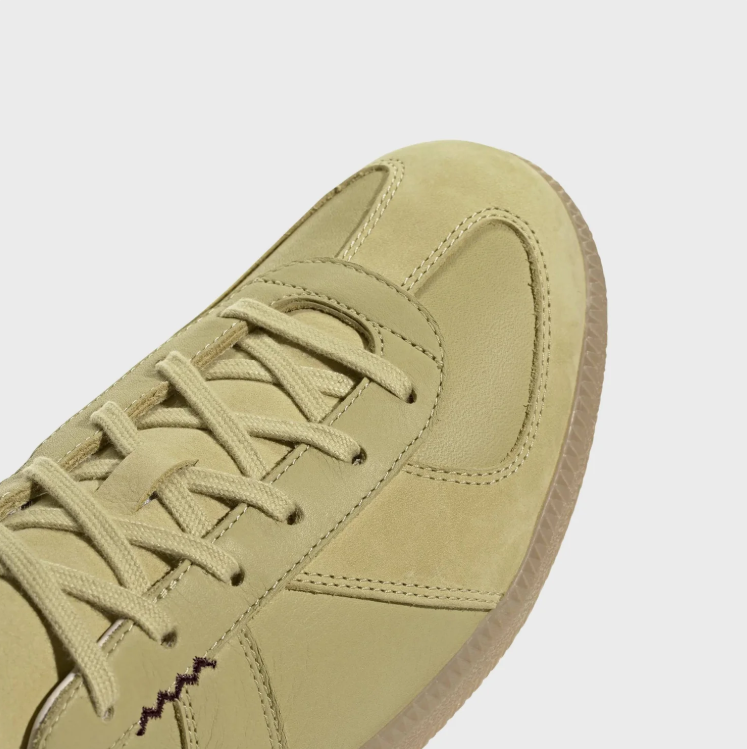 adidas Low-Top Sneakers – Pale Olive & Gum