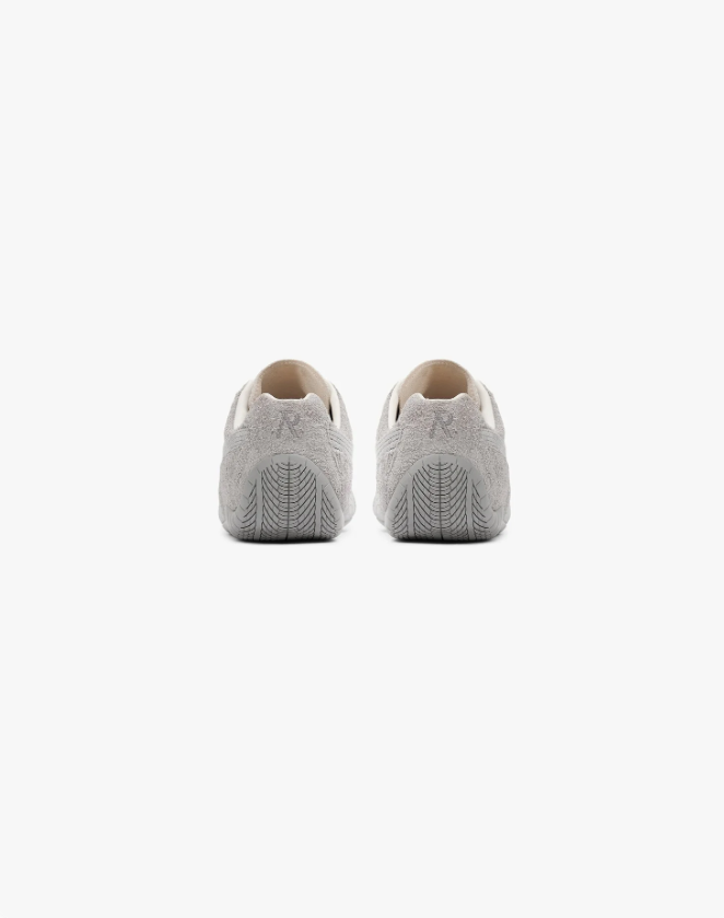 PUMA Low-Profile Sneakers – Light Gray