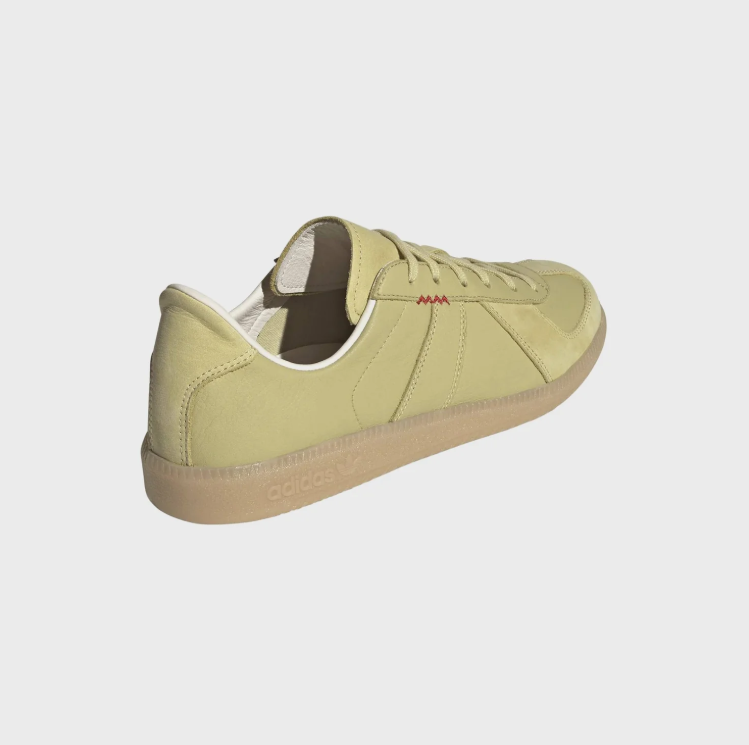 adidas Low-Top Sneakers – Pale Olive & Gum