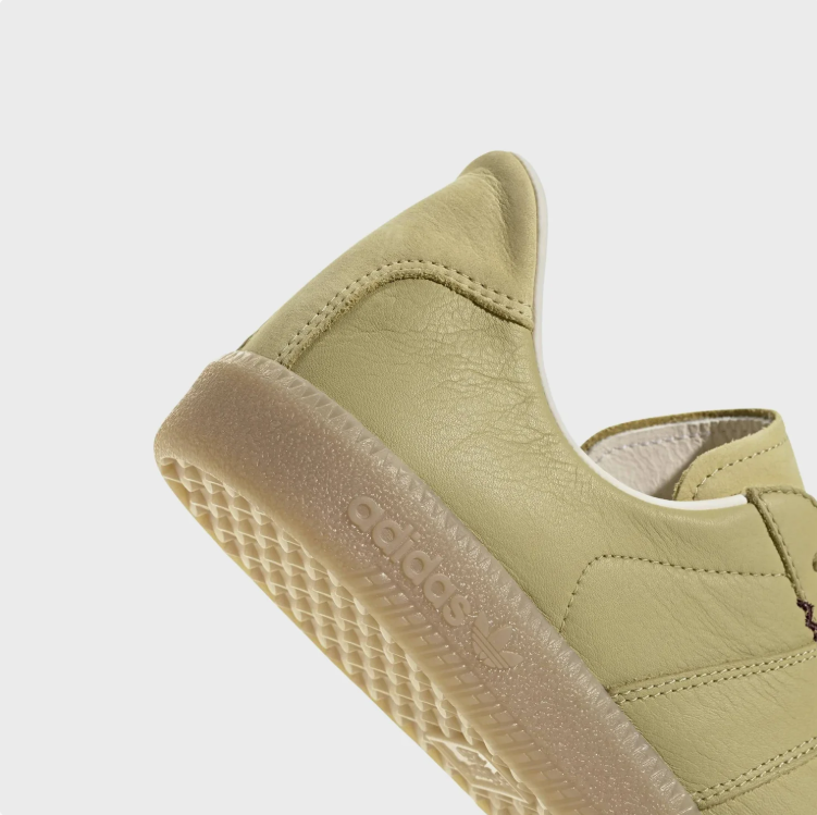 adidas Low-Top Sneakers – Pale Olive & Gum